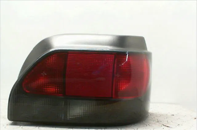 Feu arrière droit Renault CLIO I (B-C57_, 5-357_) 1.2 (b-c-s57a, b-c57s, 5-357f, 5-357j, 5-357l, 5-357r) (1990-1998) 5 p