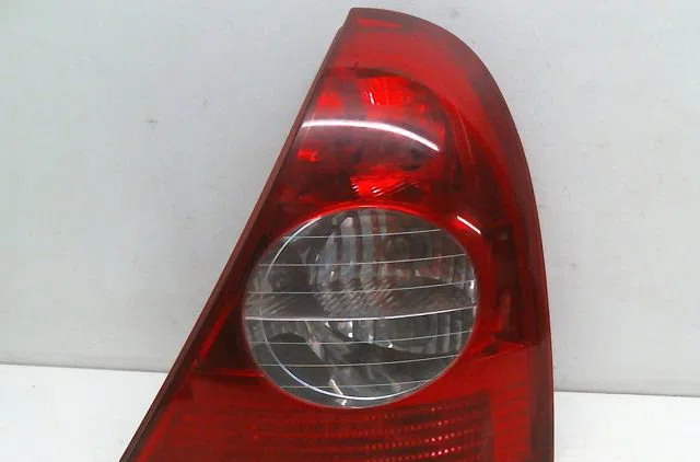 Feu arrière droit Renault CLIO II (BB_, CB_) 1.2 16v (bb05, bb0w, bb11, bb27, bb2t, bb2u, bb2v, cb05,... (2001-2016) 3 p