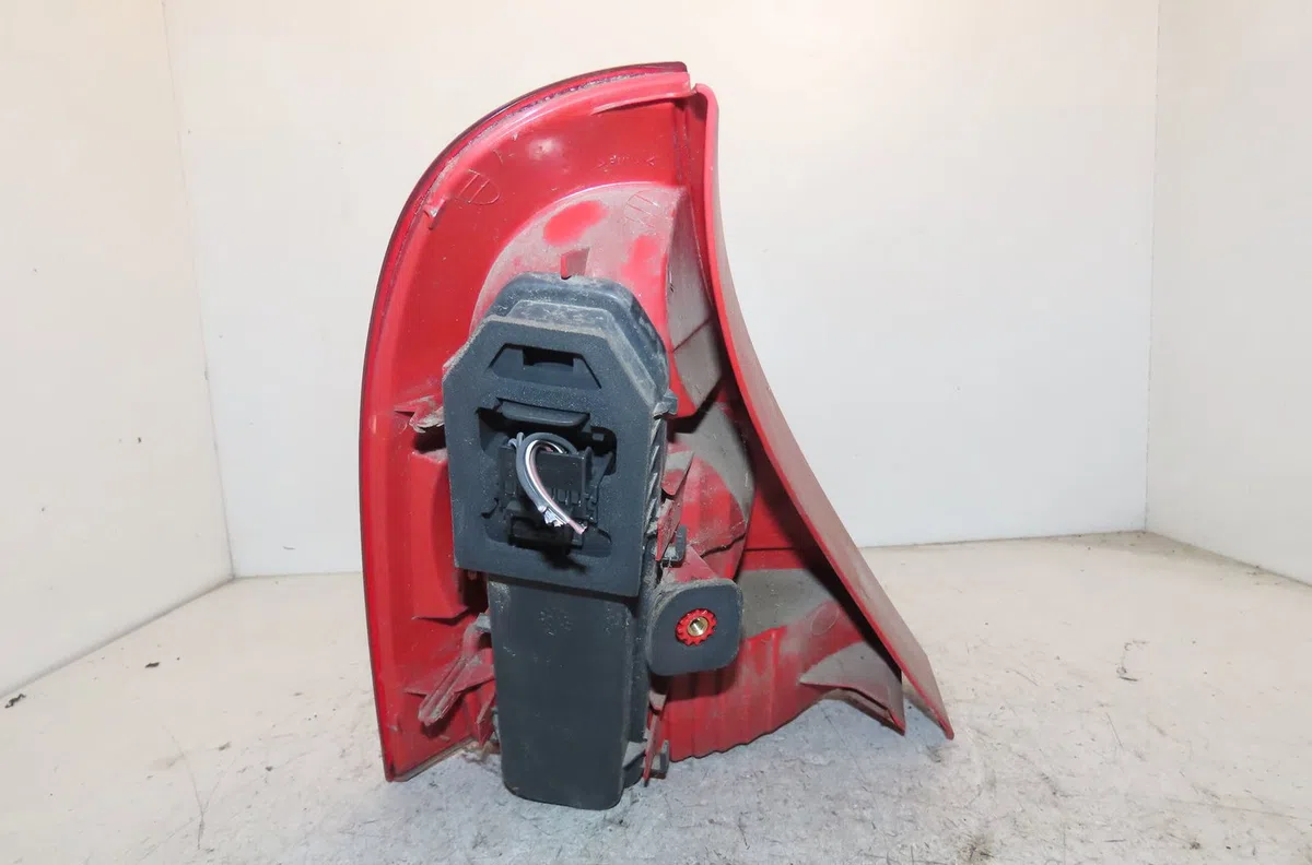 Feu arrière droit Renault CLIO II (BB_, CB_) 1.2 16v (bb05, bb0w, bb11, bb27, bb2t, bb2u, bb2v, cb05,... (2001-2016) 3 p