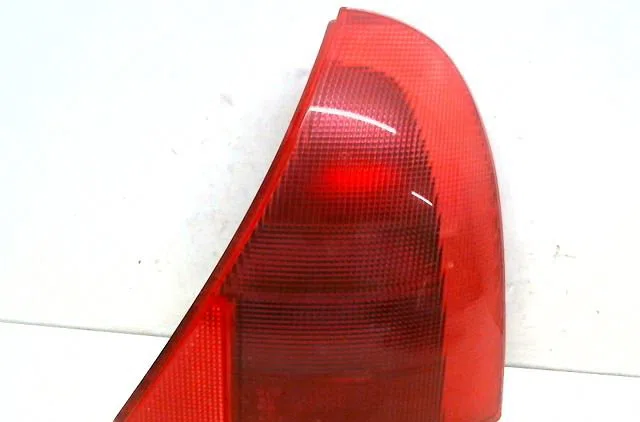 Feu arrière droit Renault CLIO II (BB_, CB_) 1.2 (bb0a, bb0f, bb10, bb1k, bb28, bb2d, bb2h, cb0a,... (1998-2010) 5 porte