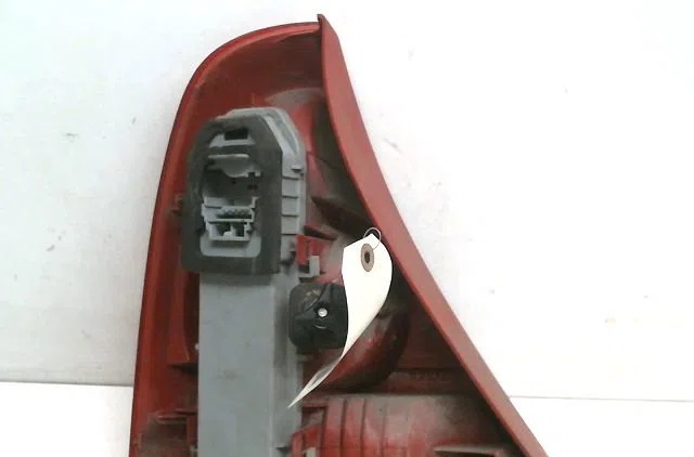 Feu arrière droit Renault CLIO II (BB_, CB_) 1.4 16v (b-cb0p, bb13) (2000-2008) 5 portes occasion