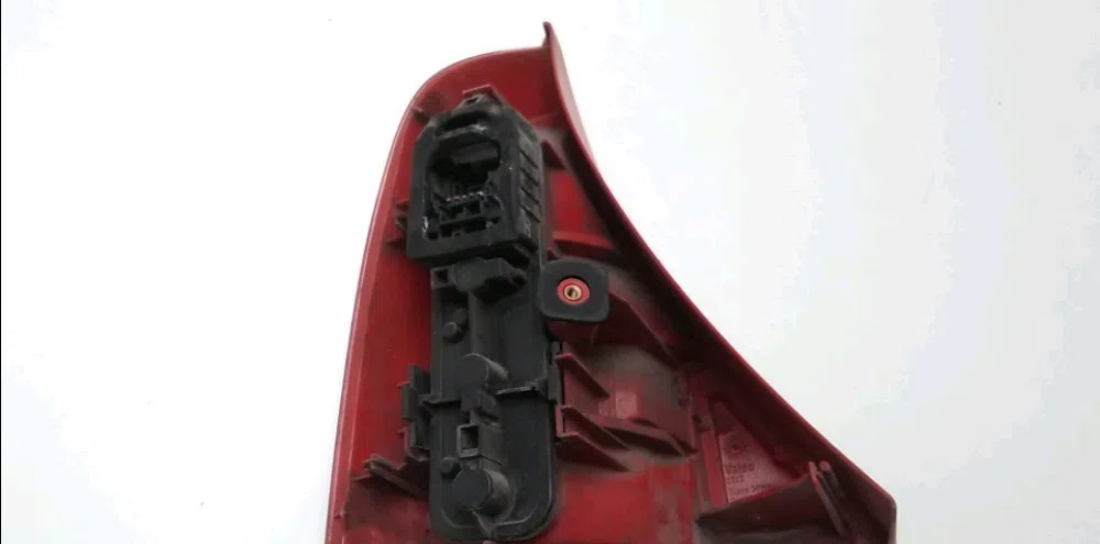 Feu arrière droit Renault CLIO II (BB_, CB_) 1.9 dti (b-cb0u) (1999-2005) occasion