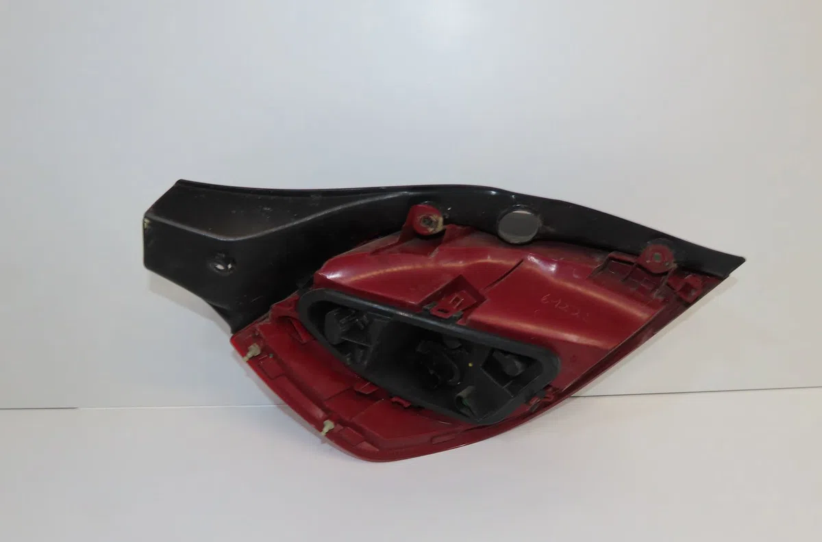 Feu arrière droit Renault CLIO III (BR0-1, CR0-1) 1.2 16v (br0p, cr0p) (2007-2014) occasion