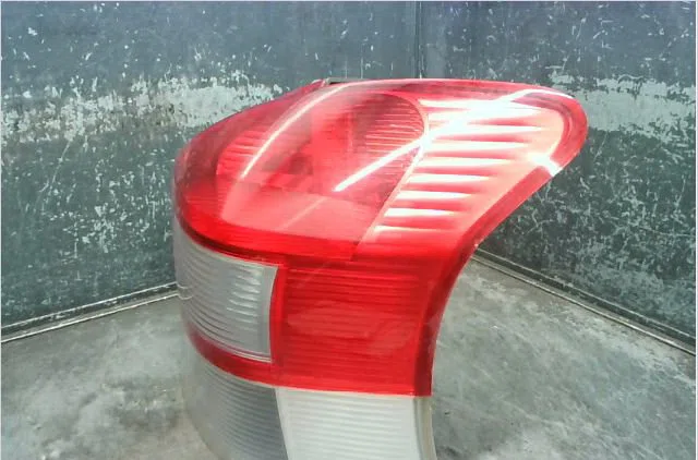 Feu arrière droit Renault CLIO III (BR0-1, CR0-1) 1.5 dci (2010-2014) 5 portes occasion