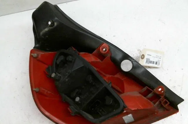 Feu arrière droit Renault CLIO III (BR0-1, CR0-1) 1.5 dci (br0h, cr0h, cr1s, br1s) (2005-2014) 3 portes occasion