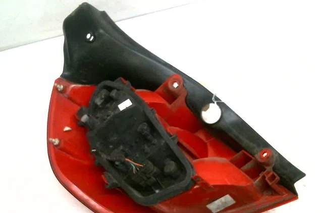Feu arrière droit Renault CLIO III (BR0-1, CR0-1) 1.5 dci (br17, cr17) (2005-2012) 5 portes occasion