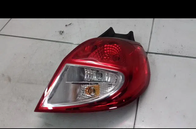 Feu arrière droit Renault CLIO III (BR0-1, CR0-1) 1.5 dci (br17, cr17) (2005-2012) 5 portes occasion
