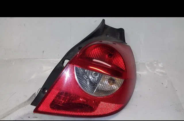 Feu arrière droit Renault CLIO III (BR0-1, CR0-1) 1.5 dci (c-br0g, c-br1g) (2005-2012) 5 portes occasion