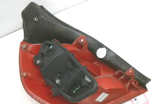 Feu arrière droit Renault CLIO III (BR0-1, CR0-1) 1.6 16v (br05, br0b, br0y, br15, br1j, br1m, br1y, cr0b,... (2005-2014