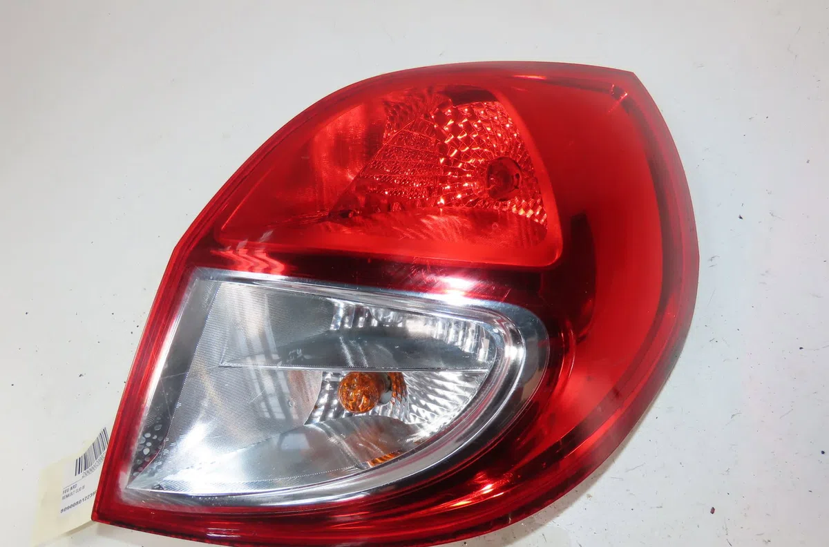 Feu arrière droit Renault CLIO III Grandtour (KR0-1_) 1.5 dci (kr0f) (2007-2012) 5 portes occasion
