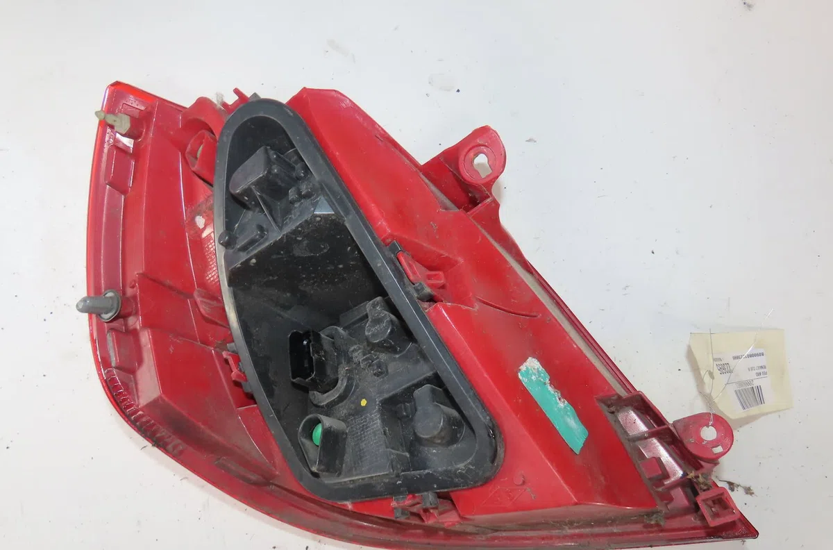 Feu arrière droit Renault CLIO III Grandtour (KR0-1_) 1.5 dci (kr0f) (2007-2012) 5 portes occasion