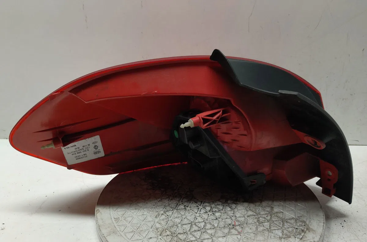 Feu arrière droit RENAULT CLIO III occasion