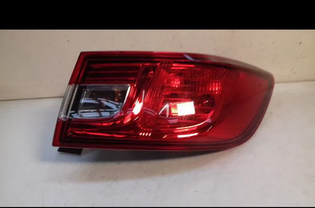 Feu arrière droit Renault CLIO IV (BH_) 1.2 16v (2012) occasion