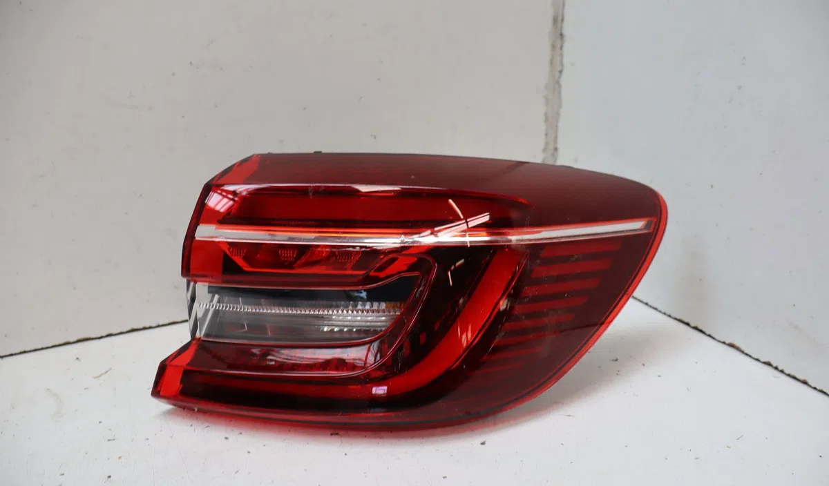 Feu arrière droit Renault CLIO V (B7_) 1.6 e-tech 140 (b7mu) (2020) occasion