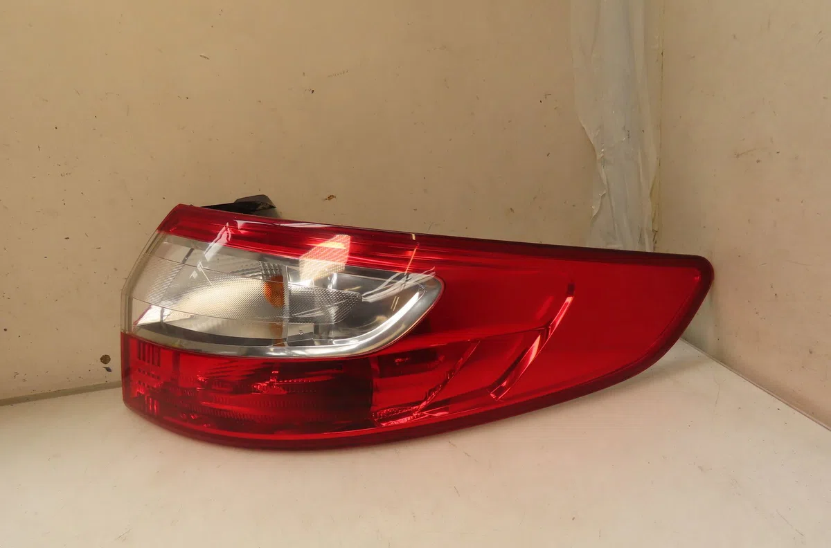Feu arrière droit Renault FLUENCE (L3_) 1.5 dci (l30b) (2010) occasion