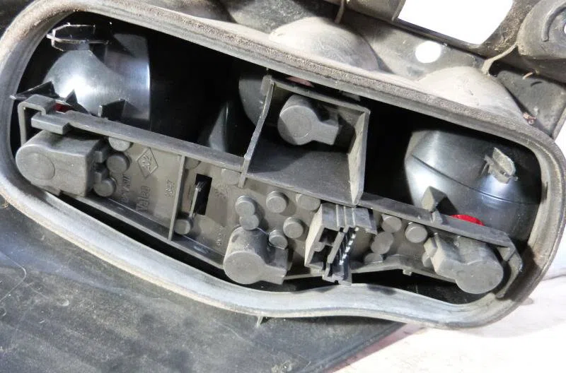Feu arrière droit RENAULT LAGUNA 2 PHASE 1 BREAK occasion