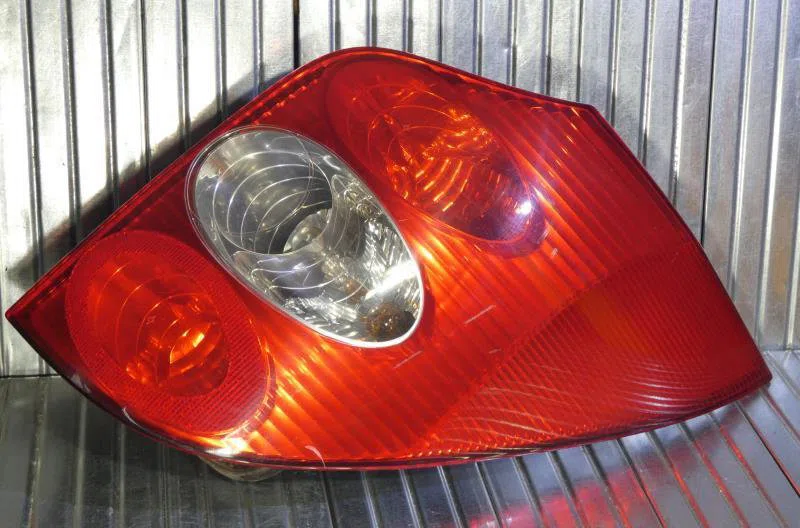 Feu arrière droit RENAULT LAGUNA 2 PHASE 2 BREAK occasion