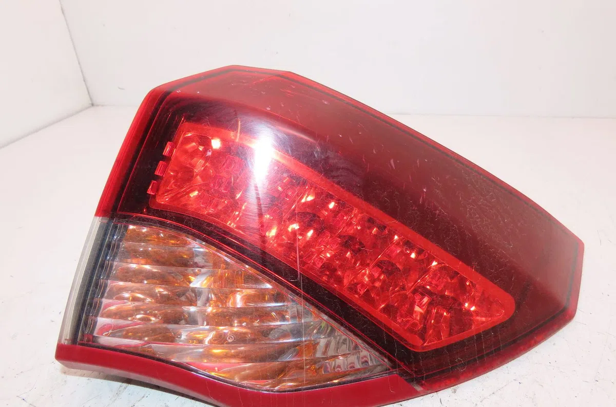 Feu arrière droit Renault LAGUNA III (BT0-1) 2.0 dci (bt01, bt08, bt09, bt0e, bt0k, bt12, bt1c, bt1d,... (2007-2015) 5 p