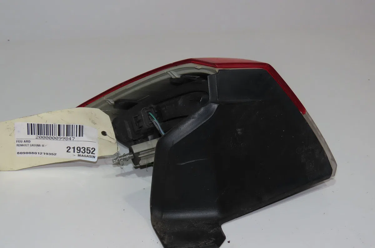 Feu arrière droit Renault LAGUNA III (BT0-1) 2.0 dci (bt07, bt0j, bt14, bt1a, bt1s) (2007-2015) 5 portes occasion
