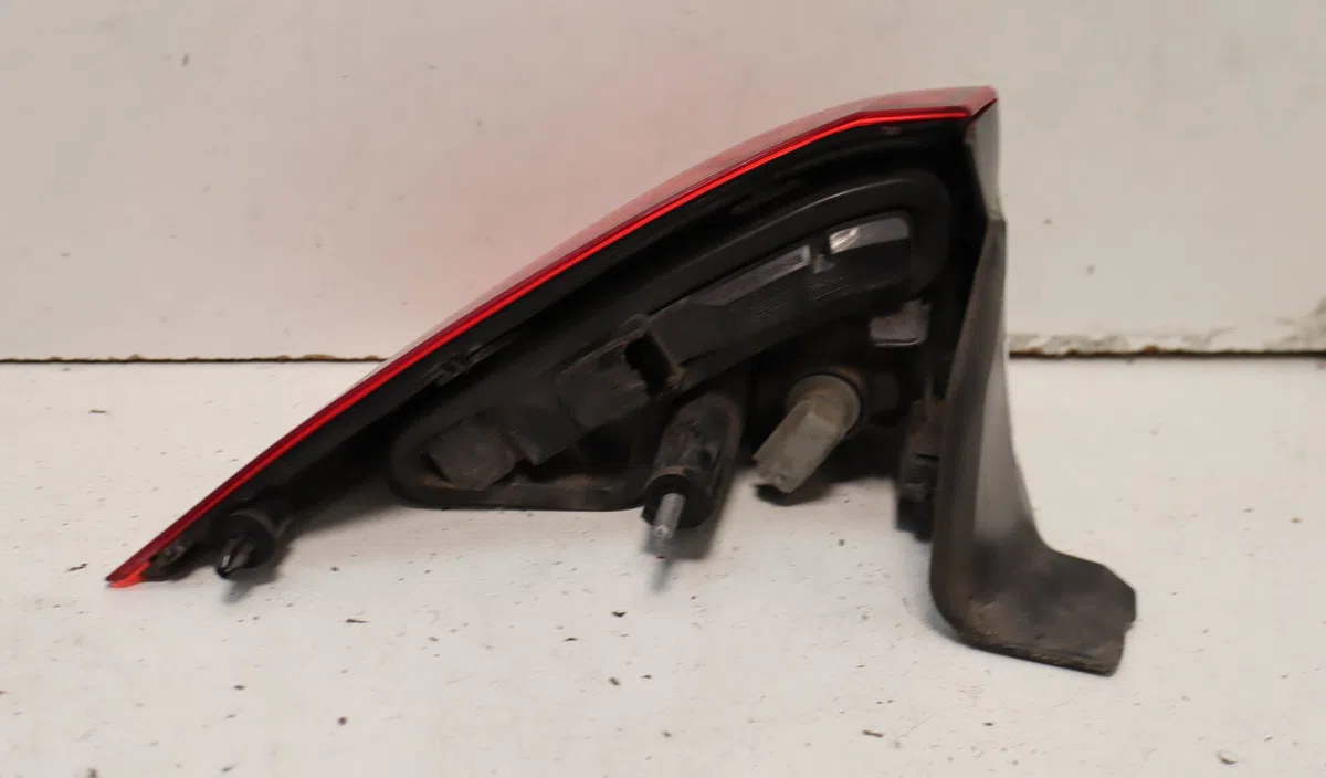 Feu arrière droit Renault LAGUNA III (BT0-1) 2.0 dci (bt07, bt0j, bt14, bt1a, bt1s) (2007-2015) 5 portes occasion