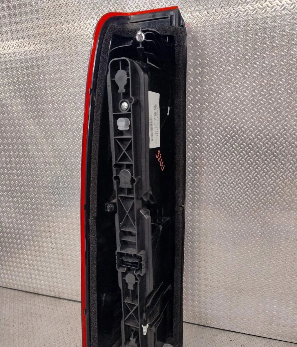 Feu arrière droit Renault MASTER III Camion plate-forme-Châssis (EV, HV, UV) 2.3 dci 145 fwd (ev0e, ev0f, hv0e, hv0f, uv