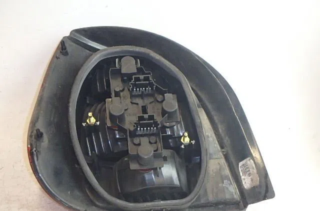 Feu arrière droit RENAULT MEGANE 1997 occasion