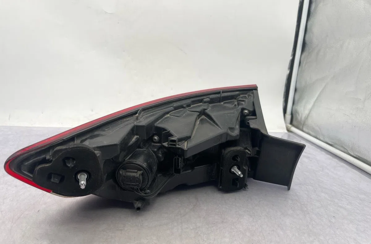Feu arrière droit RENAULT MEGANE 4 PHASE 1 BREAK occasion