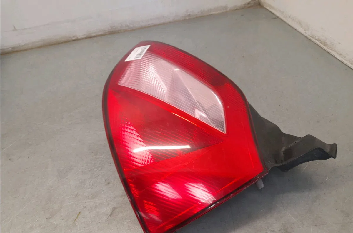 Feu arrière droit RENAULT MEGANE II 2002 occasion