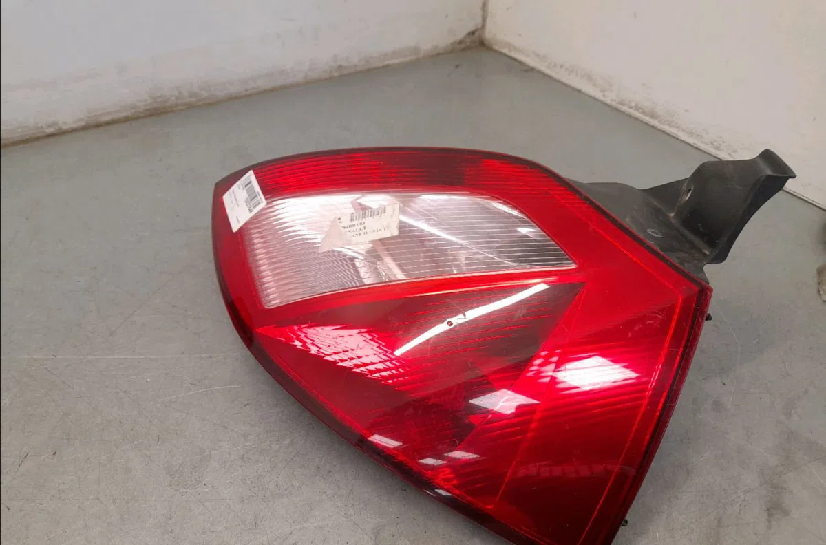 Feu arrière droit RENAULT MEGANE II 2005 occasion