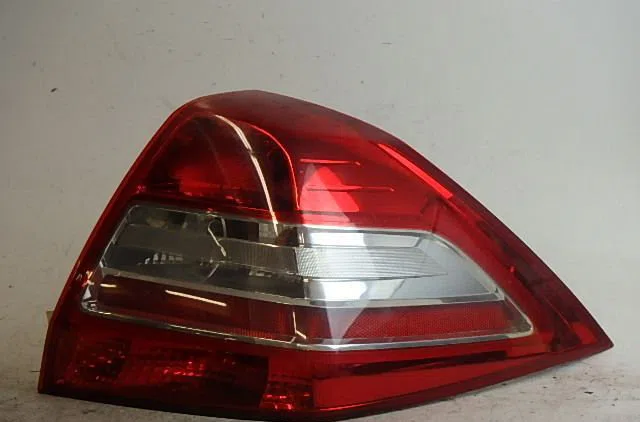 Feu arrière droit Renault MEGANE II A trois volumes (LM0-1_) 1.9 dci (2004) occasion