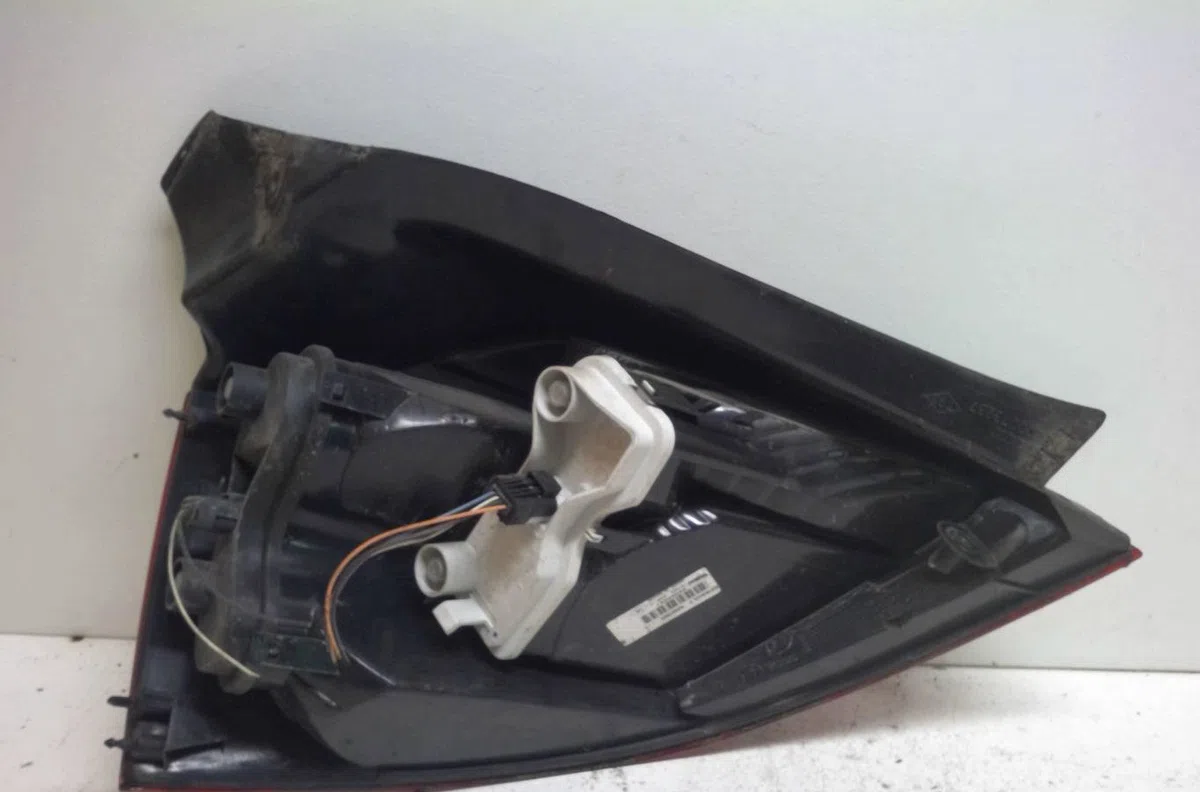 Feu arrière droit Renault MEGANE II (BM0-1_, CM0-1_) 1.4 16v (bm0b, cm0b) (2002-2008) occasion
