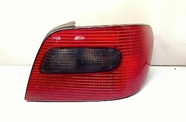 Feu arrière droit Renault MEGANE II (BM0-1_, CM0-1_) 1.5 dci (bm0f, bm0t, bm2b, cm0f, cm0t) (2002-2008) 5 portes occasio