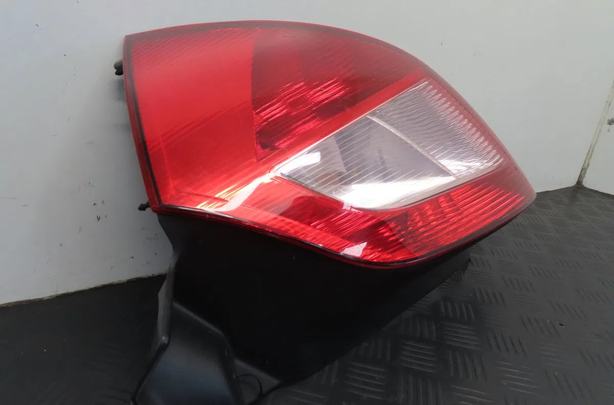Feu arrière droit Renault MEGANE II (BM0-1_, CM0-1_) 1.5 dci (bm0f, bm0t, bm2b, cm0f, cm0t) (2002-2008) 5 portes occasio