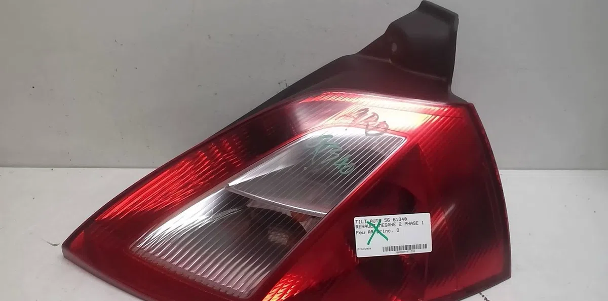 Feu arrière droit Renault MEGANE II (BM0-1_, CM0-1_) 1.6 16v (bm0c, cm0c) (2002-2008) occasion