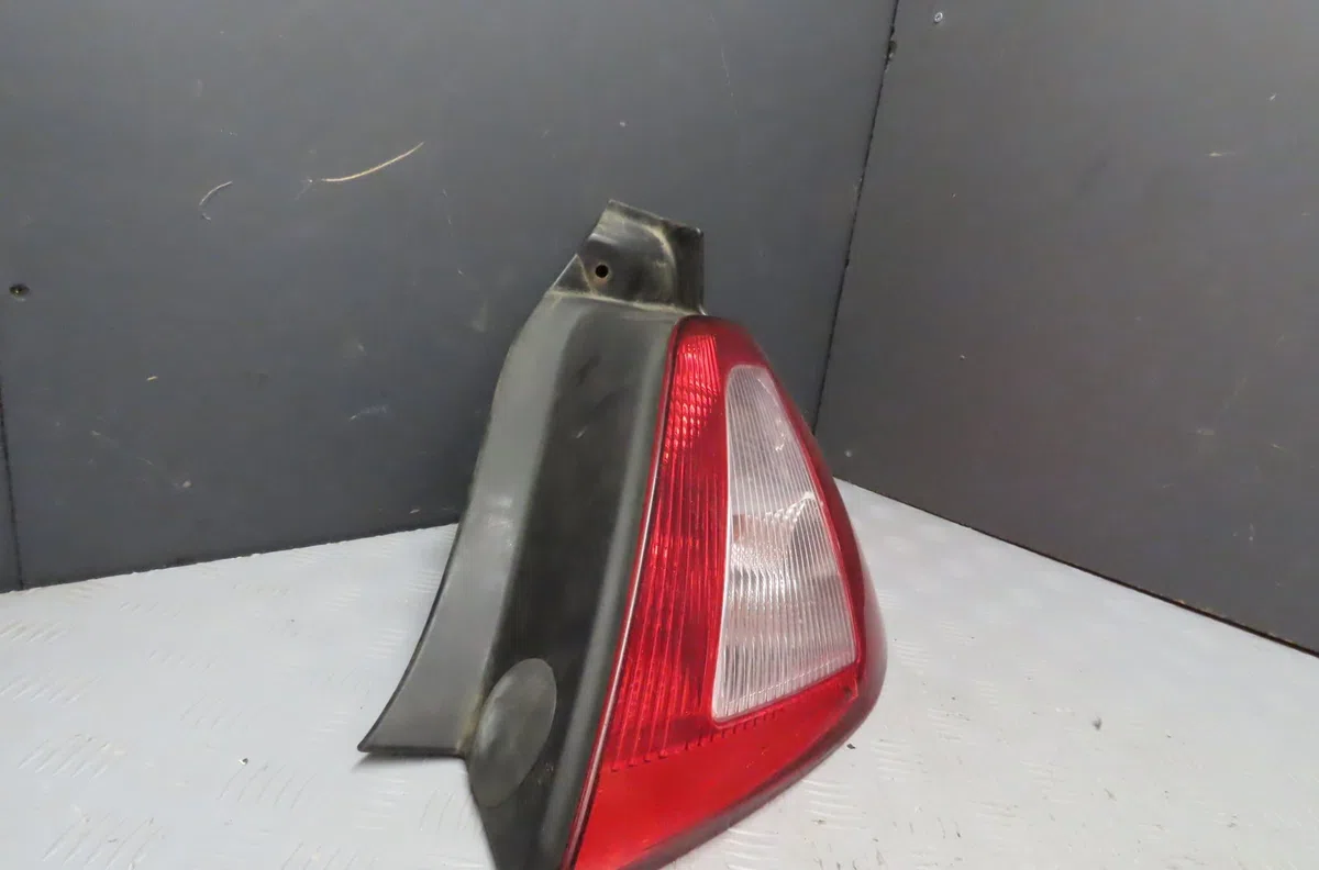 Feu arrière droit Renault MEGANE II (BM0-1_, CM0-1_) 1.9 dci (2005-2009) occasion