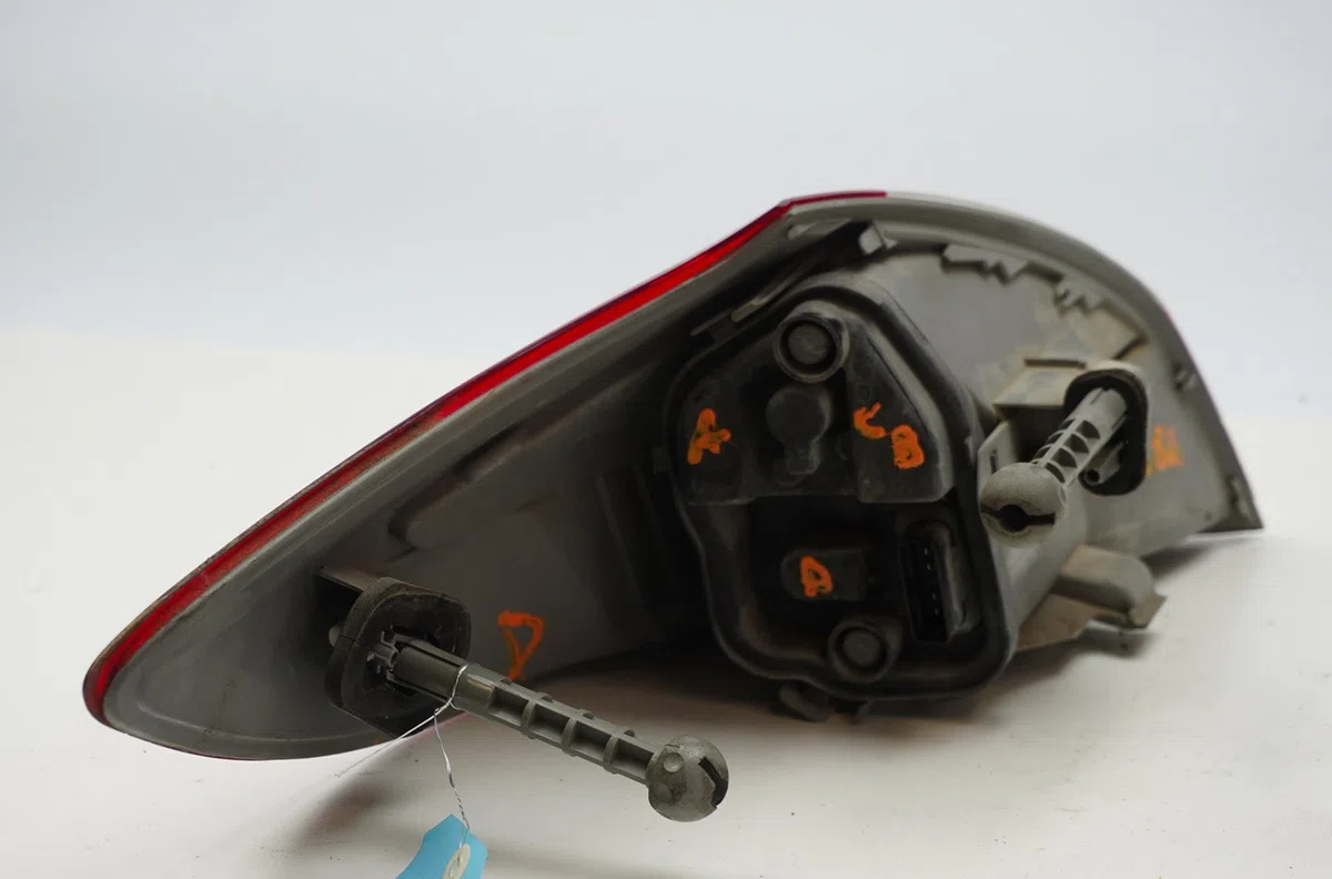 Feu arrière droit Renault MEGANE III 3-5 portes (BZ0-1_, B3_) 1.5 dci (bz09, bz0d, bz1w, bz29, bz14) (2009) 5 portes occ