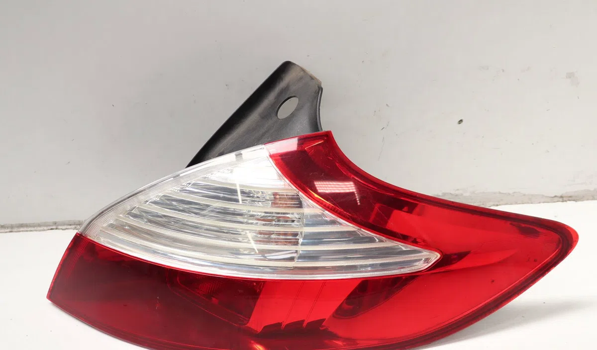 Feu arrière droit Renault MEGANE III 3-5 portes (BZ0-1_, B3_) 1.5 dci (bz0c) (2008-2015) 5 portes occasion