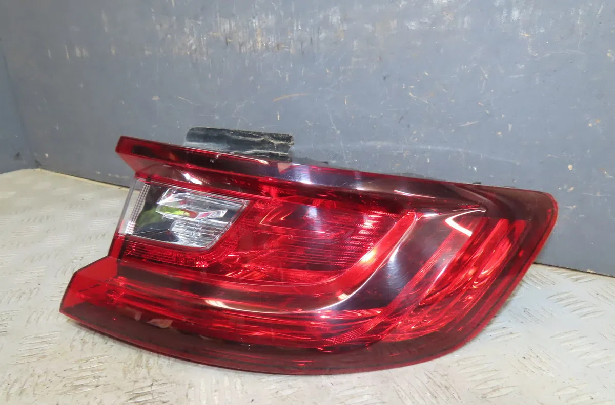 Feu arrière droit Renault MEGANE IV 3-5 portes (B9A-M-N_) 1.2 tce 100 (b9ms) (2015) occasion