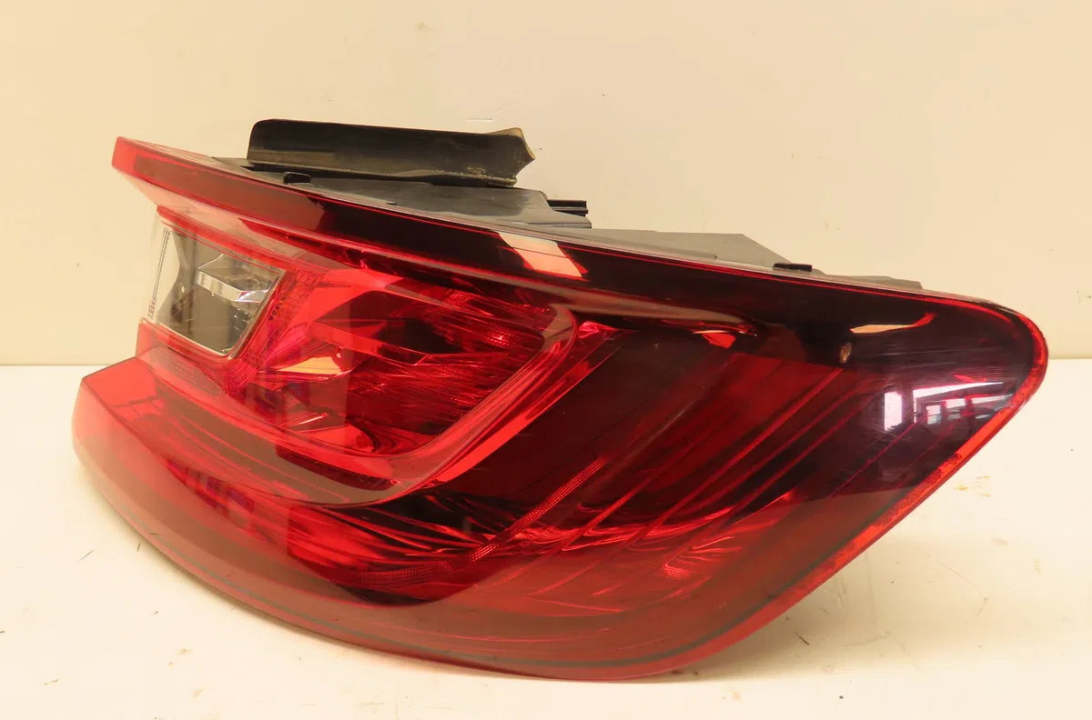 Feu arrière droit Renault MEGANE IV 3-5 portes (B9A-M-N_) 1.2 tce 130 (b9mr) (2015) 5 portes occasion