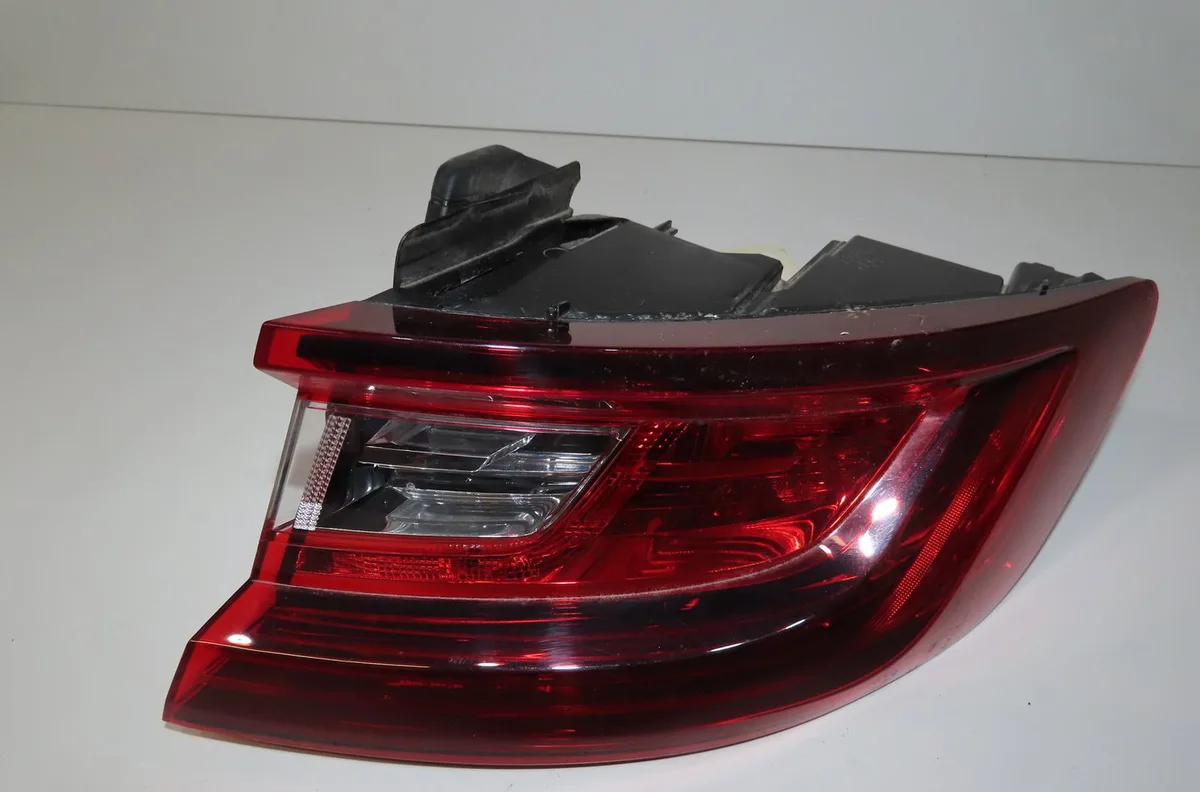 Feu arrière droit Renault MEGANE IV 3-5 portes (B9A-M-N_) 1.3 tce 140 (b9nb) (2018) occasion