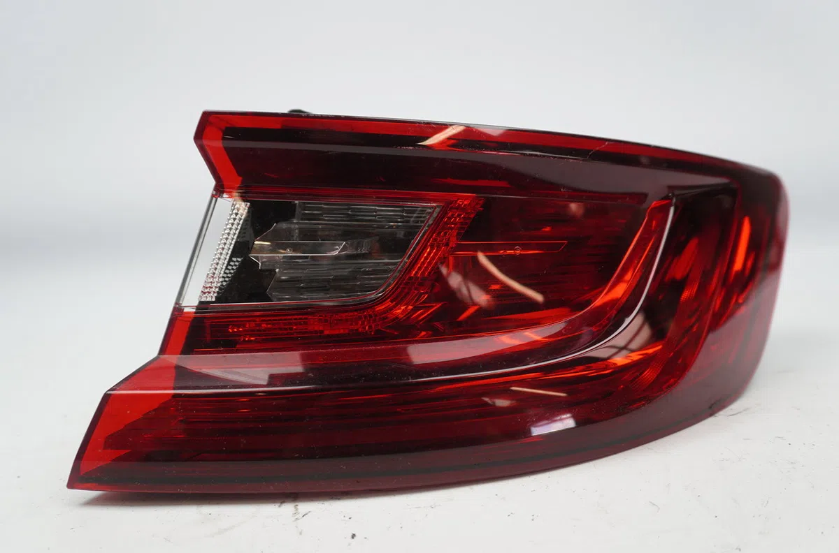 Feu arrière droit Renault MEGANE IV 3-5 portes (B9A-M-N_) 1.8 rs 300 (b9m8) (2018) occasion