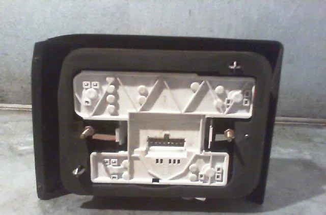 Feu arrière droit RENAULT R19 1991 occasion