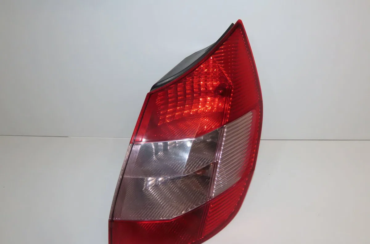 Feu arrière droit RENAULT SCENIC II 2004 occasion