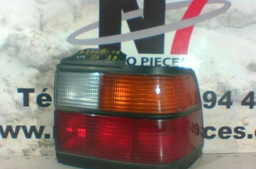 Feu arrière droit ROVER 200 1 PHASE 1 occasion