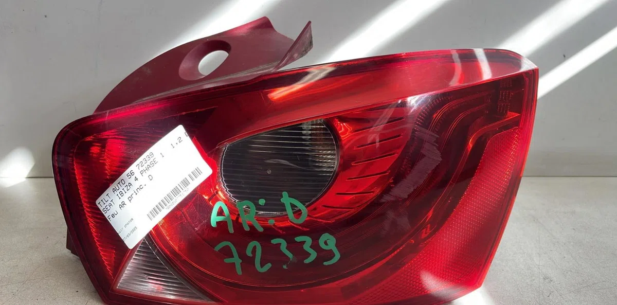 Feu arrière droit Seat IBIZA IV (6J5, 6P1) 1.2 tdi (2010-2015) occasion