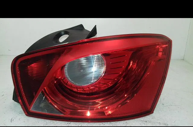 Feu arrière droit Seat IBIZA IV (6J5, 6P1) 1.2 tsi (2010-2012) 5 portes occasion