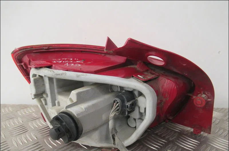 Feu arrière droit Seat IBIZA IV (6J5, 6P1) 1.4 tsi (2013-2015) occasion