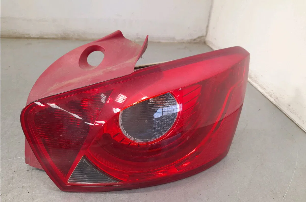 Feu arrière droit Seat IBIZA IV (6J5, 6P1) 1.6 tdi (2009-2015) occasion