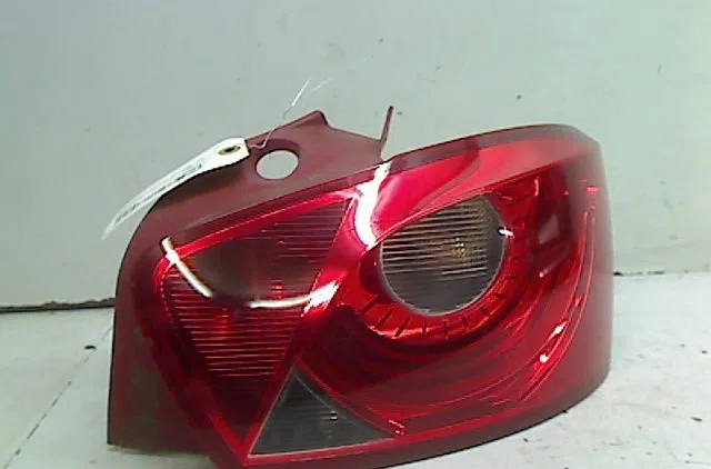 Feu arrière droit Seat IBIZA IV (6J5, 6P1) 1.9 tdi (2008-2010) occasion