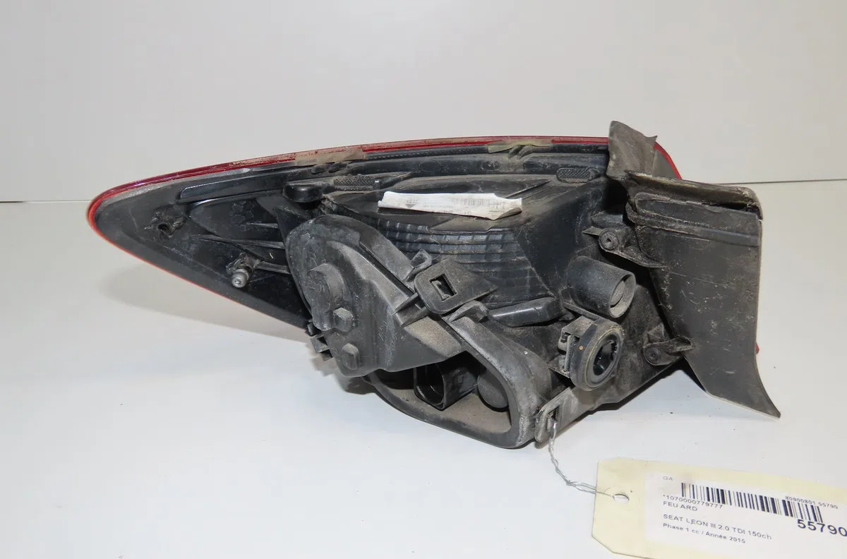 Feu arrière droit Seat LEON (5F1) 2.0 tdi (2012-2020) 5 portes occasion